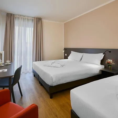 מלון Zenit Park 3*