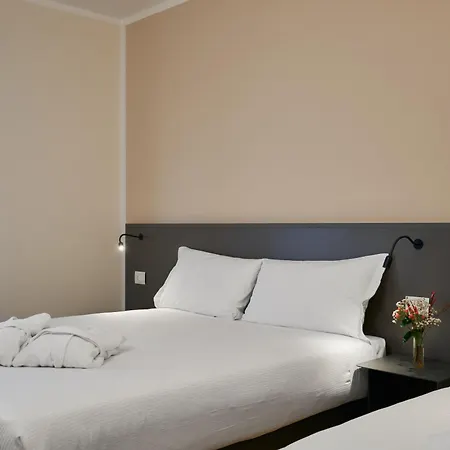 מלון Zenit Park 3*