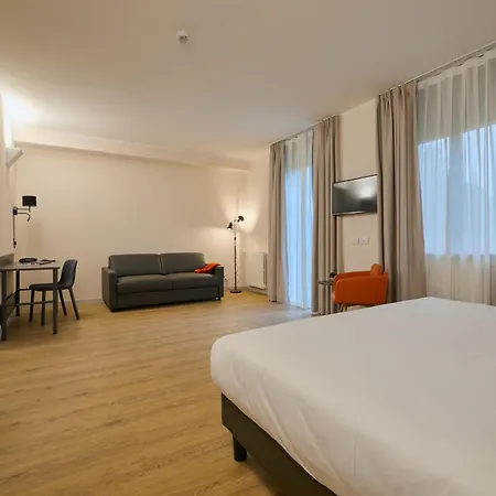 מלון Zenit Park 3*